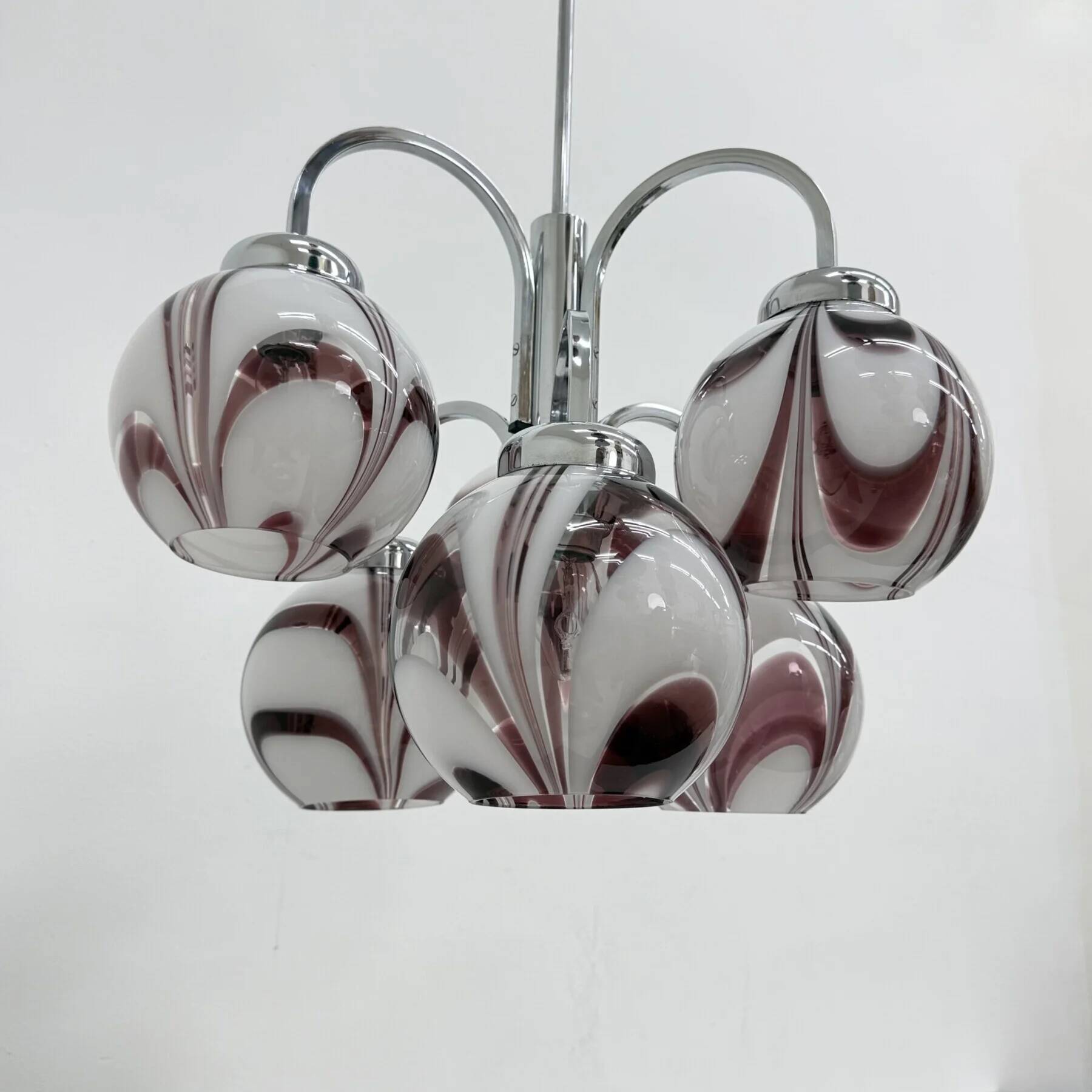 XL Italian purple and white Murano glass swirl chandelier, 1970s