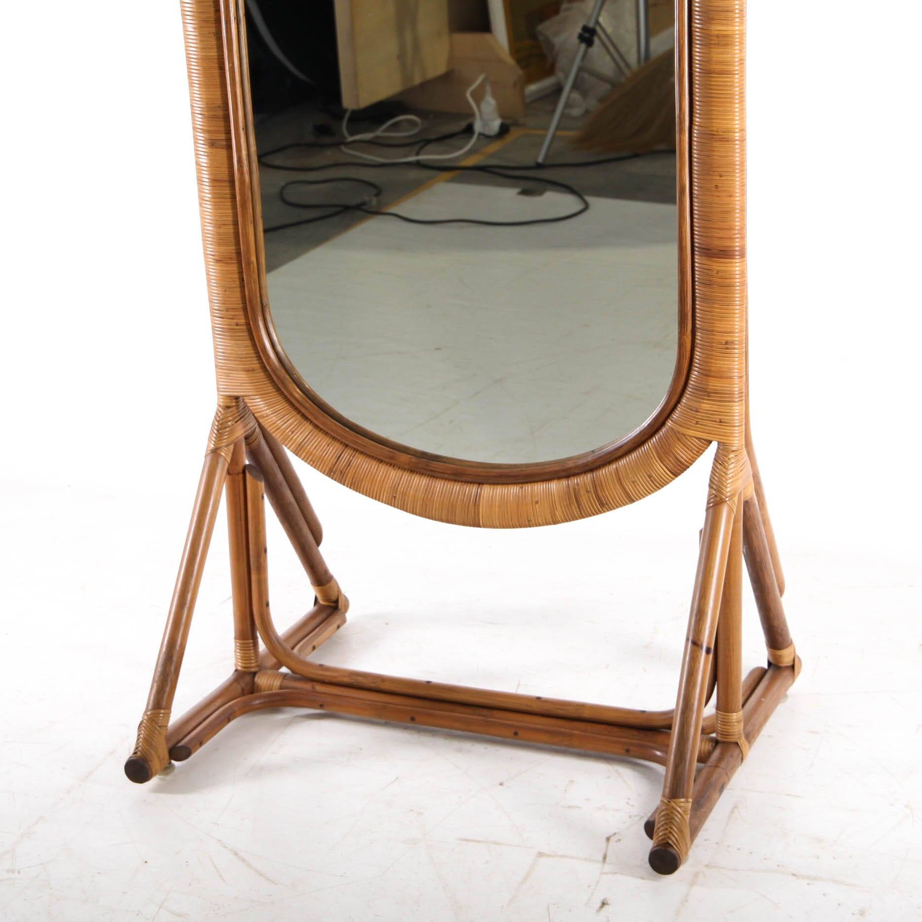 Grand miroir sur pied en rotin