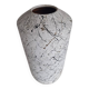 Vase en terre cuite peinte à motif graphique