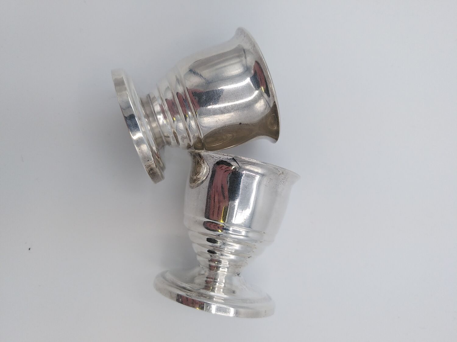 8 art deco eggcups in silver metal