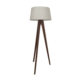 Tripod lamppost