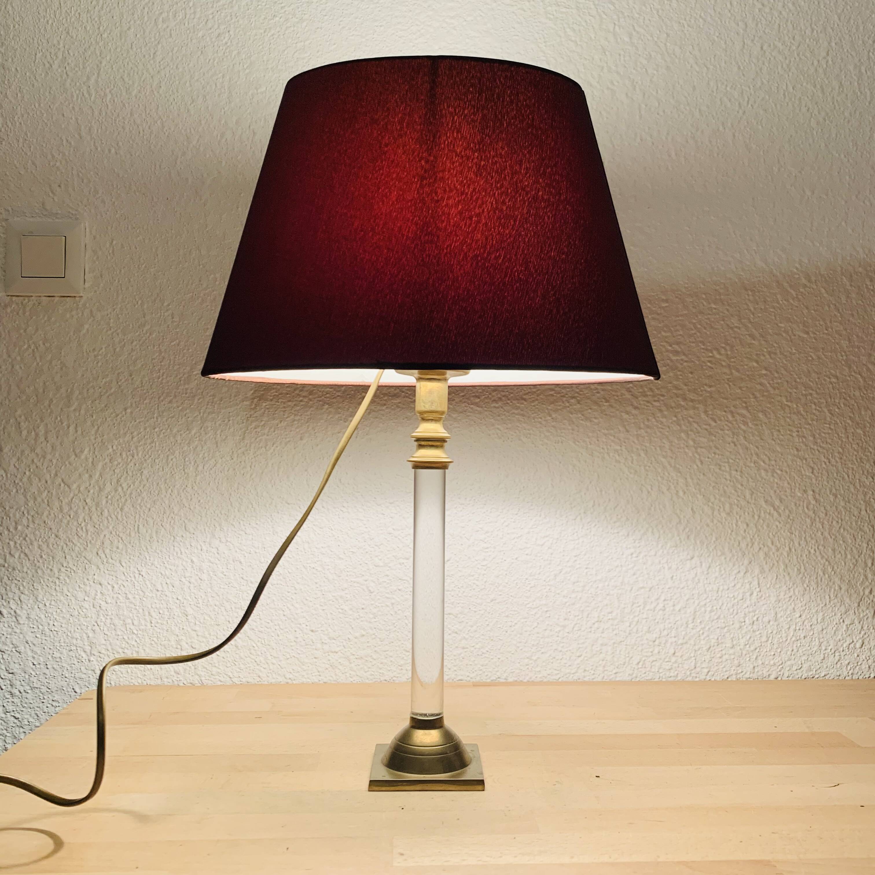 Hollywood Regency lamp in brass and plexiglass, 1970s.