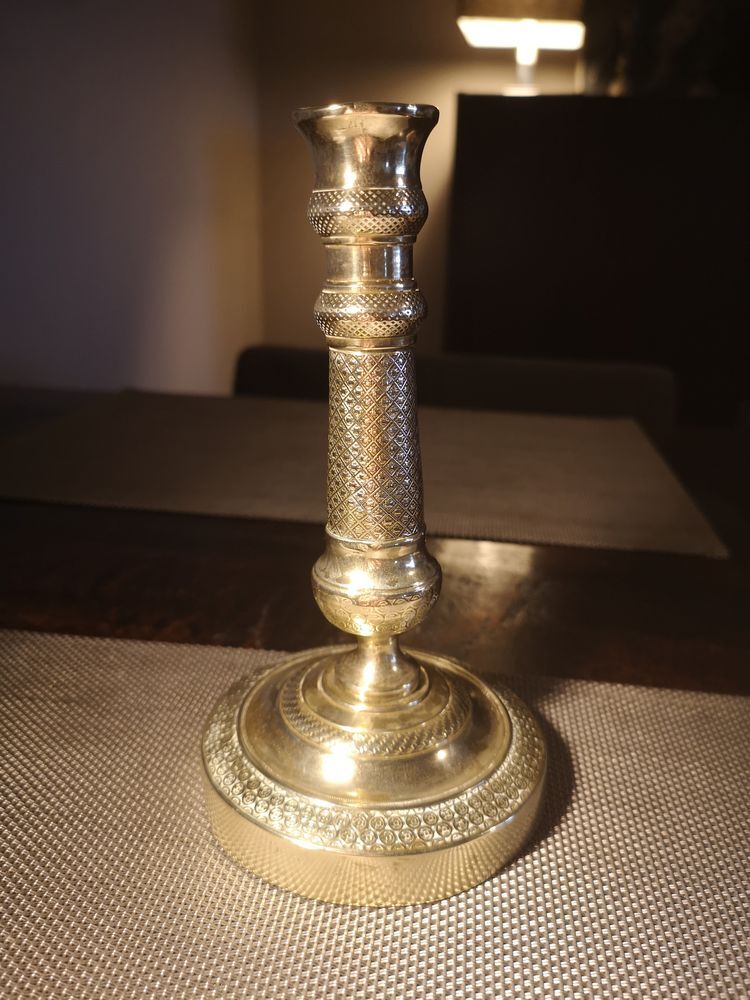 Finely chiseled bronze candle holder - End of 19th century