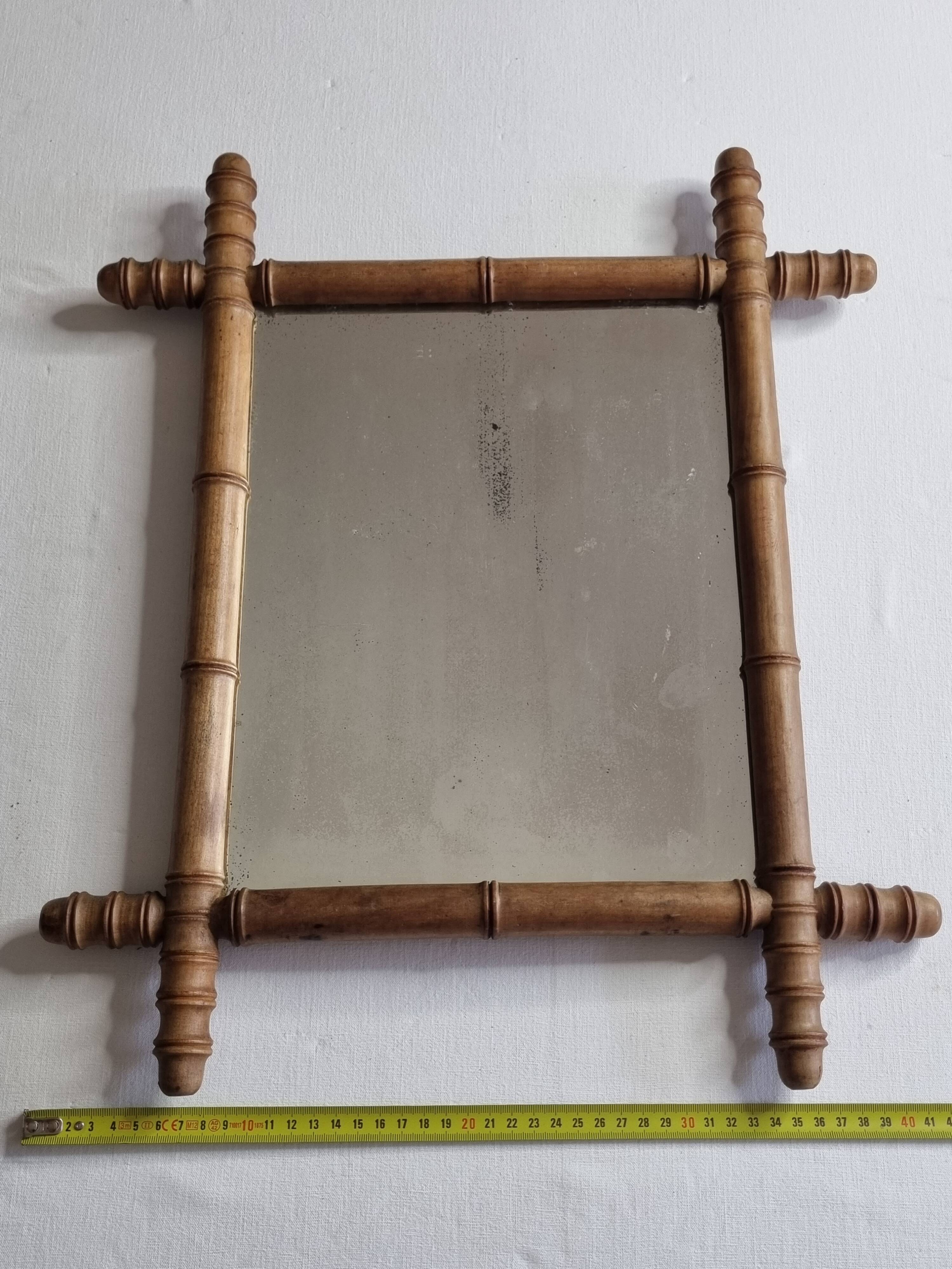 Miroir en bois tourné à l'imitation du bambou, des années 20-30, 42 x 49 cm