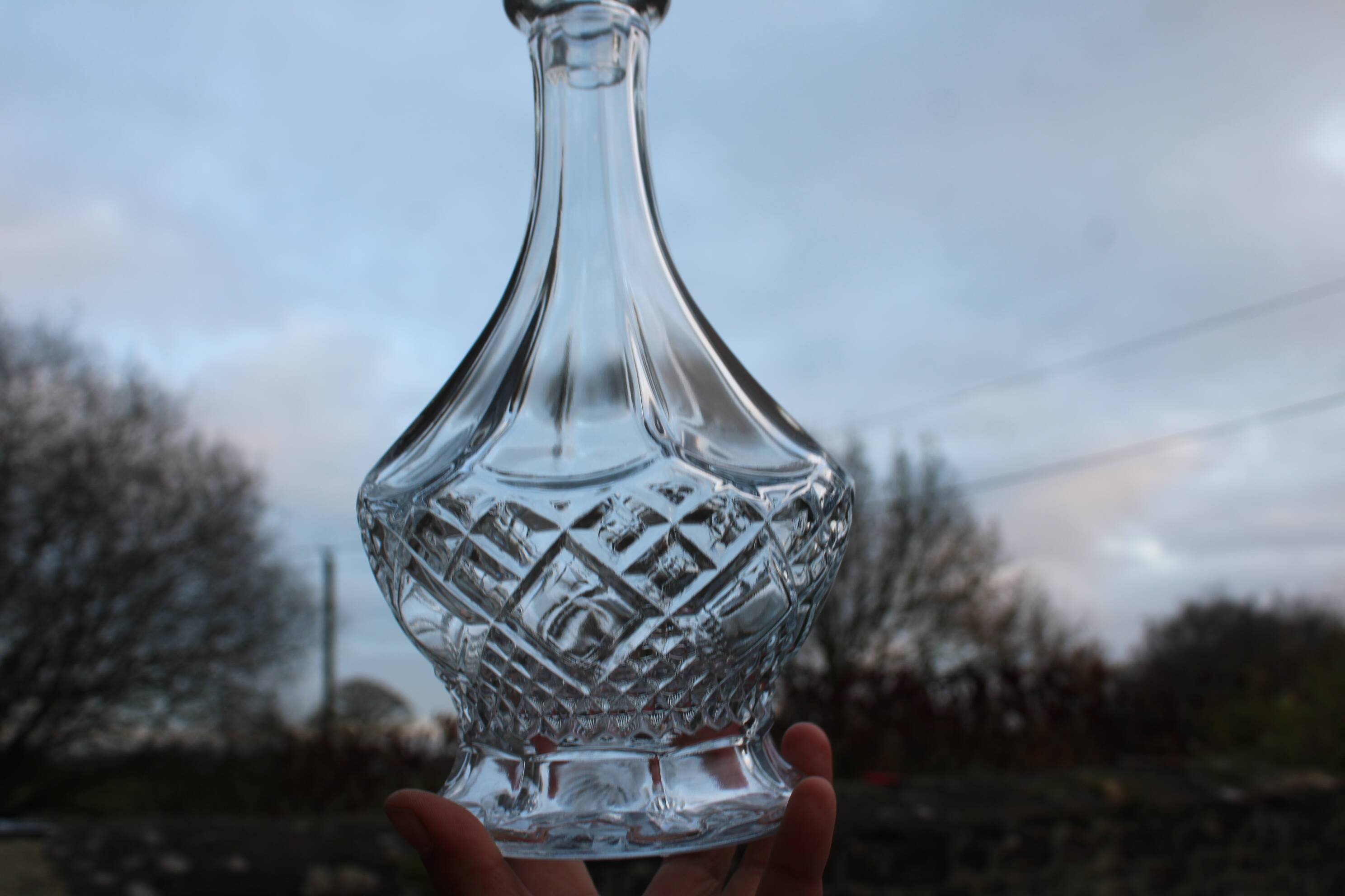 Elegant cut-glass carafe – classic and refined style