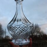Elegant cut-glass carafe – classic and refined style