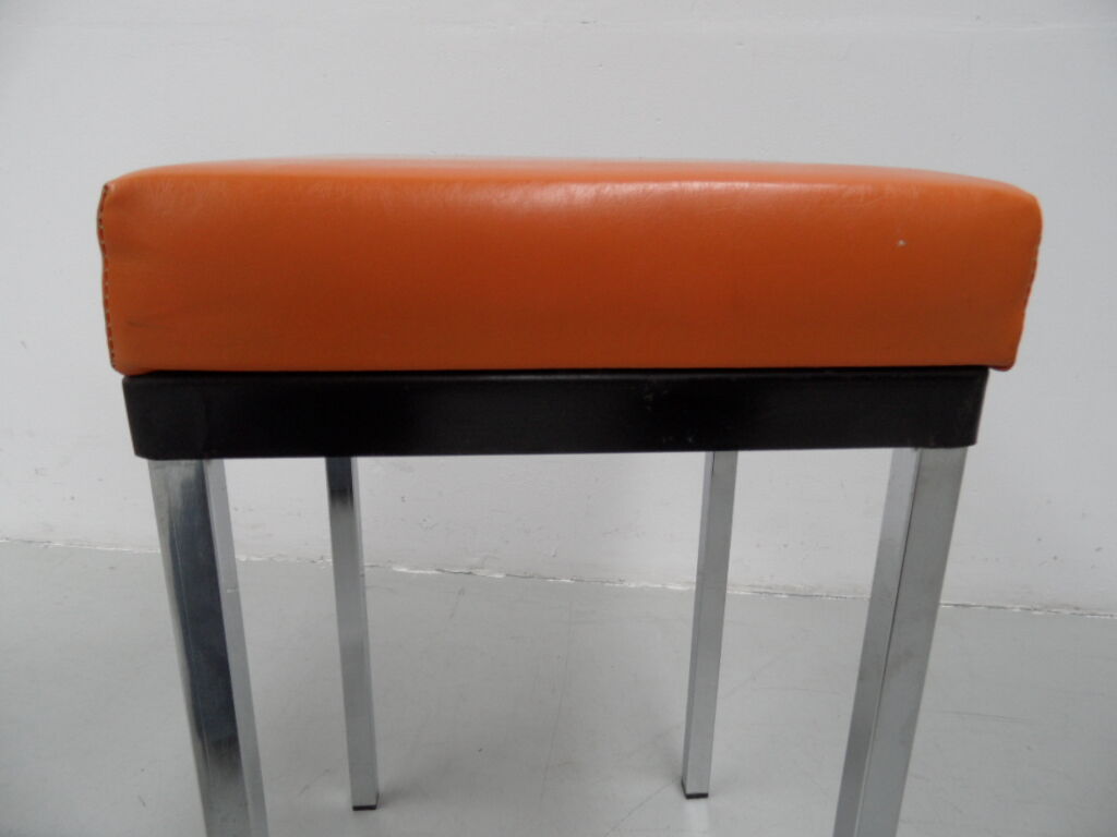 2 stools