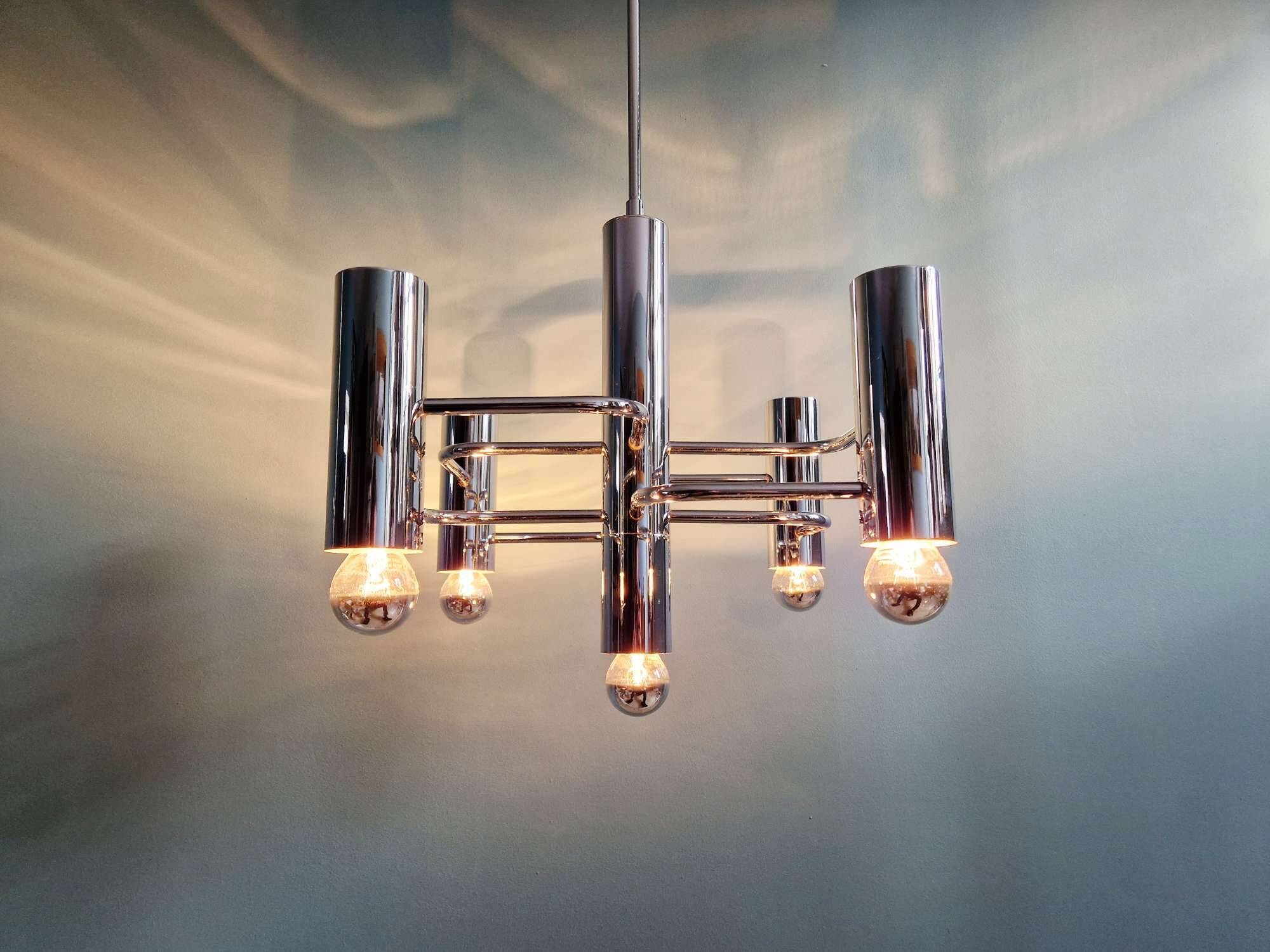 Geometric chandelier in chrome metal, design by Gaetano Sciolari, 1970.