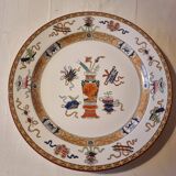 Large antique Maastricht porcelain plate, Japanese style, motif