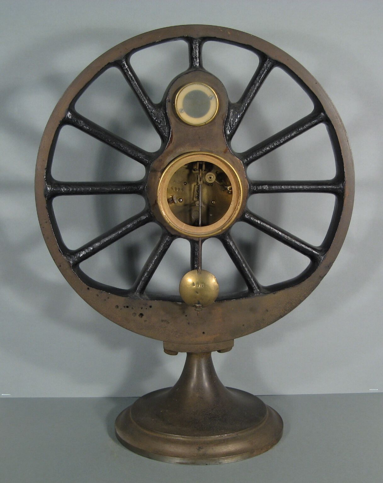 Former clock barometre clock has to poser industrial style form ferri wheel