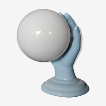 lampe main en céramique bleue et globe opaline blanc vintage