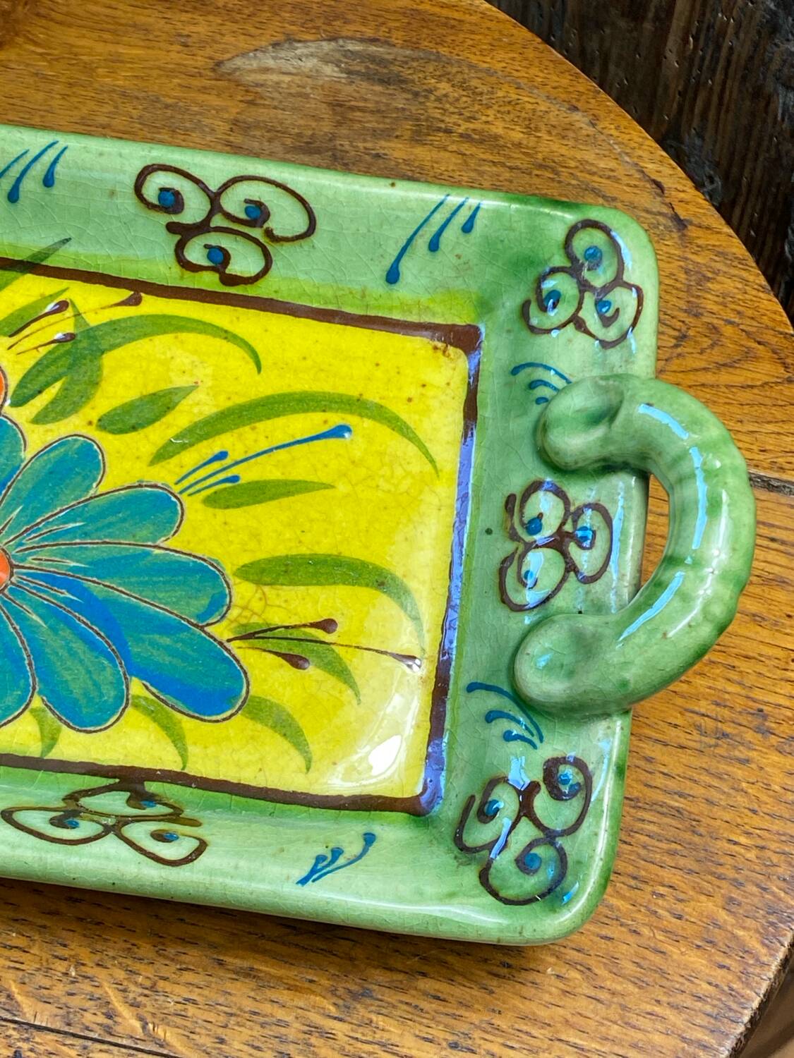 Plat fleuri en céramique