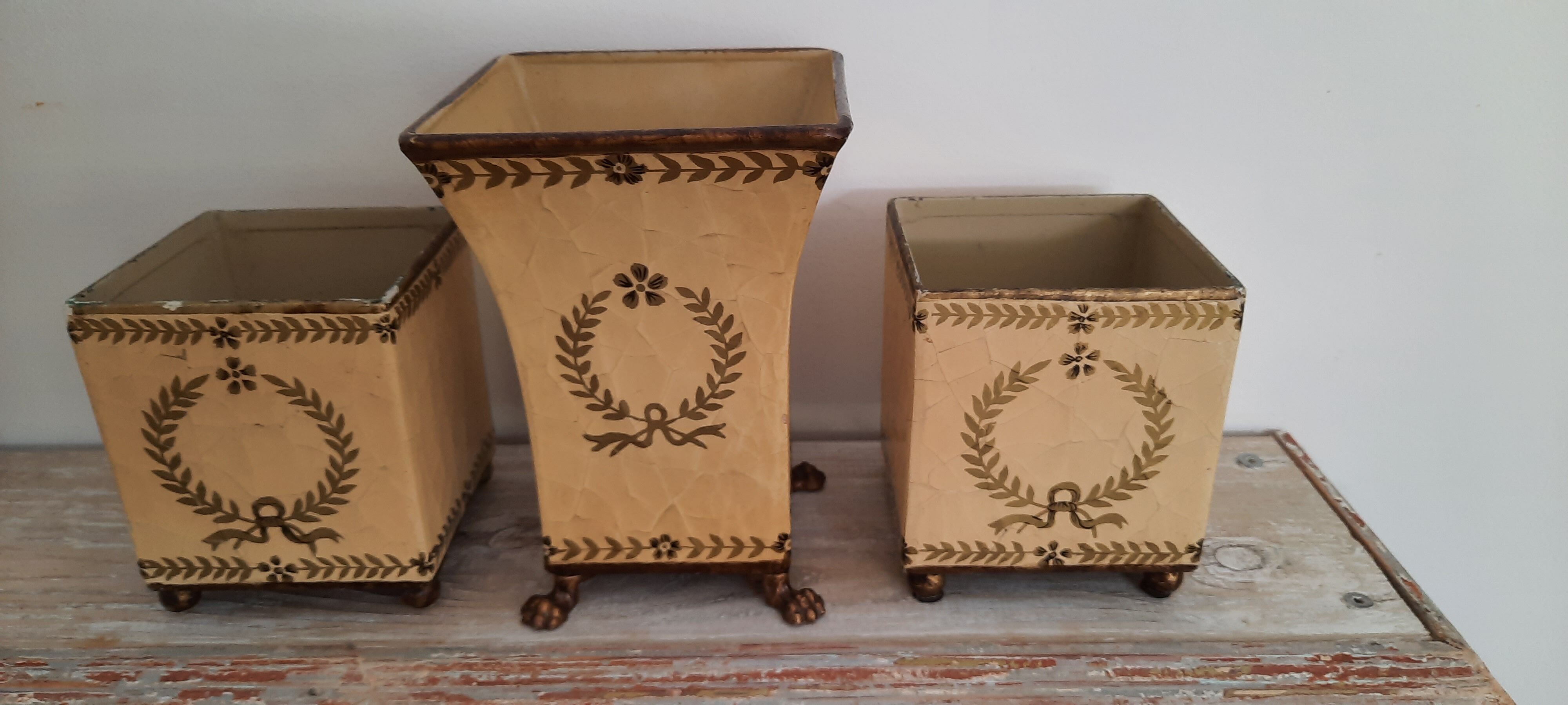 Empire style pot set