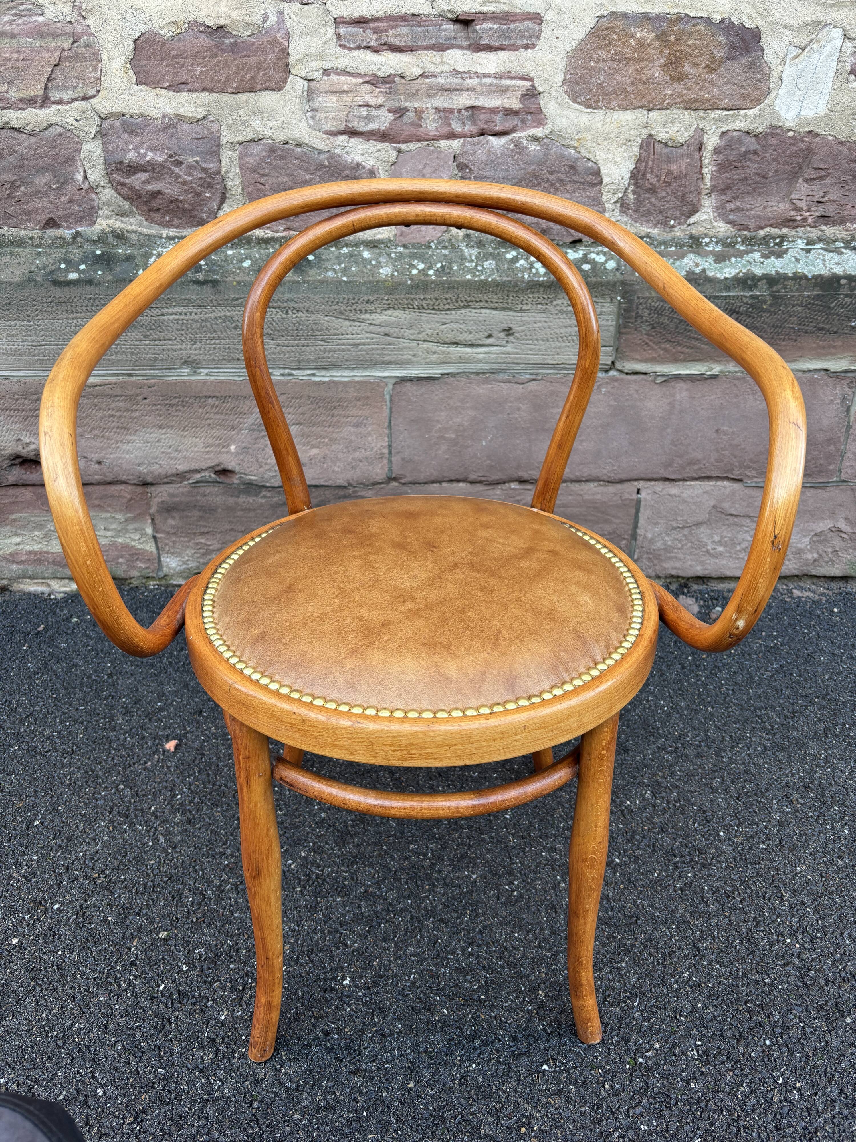 Authentic kohn b9 or le corbusier bentwood armchair