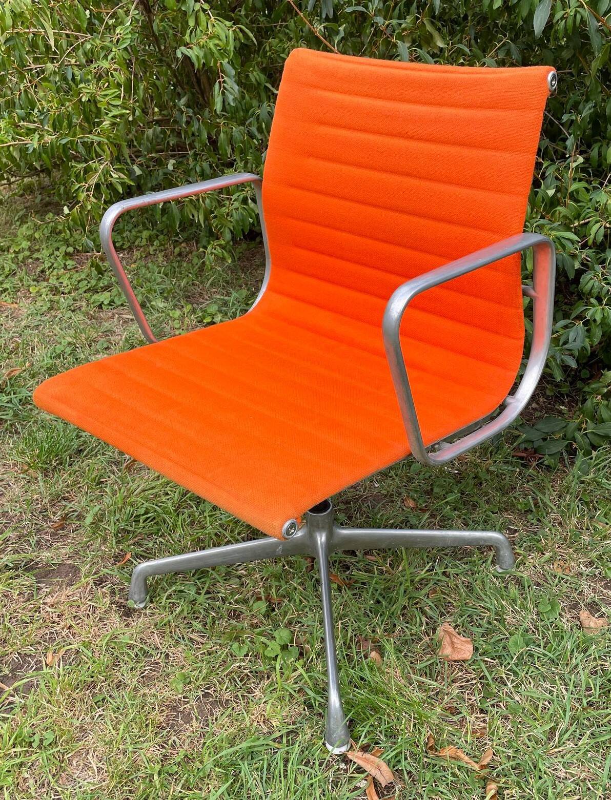 Vintage charles & ray eames design armchair for herman miller 1950 1960
