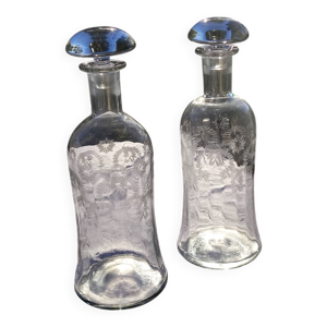 Deux bouteilles anciennes