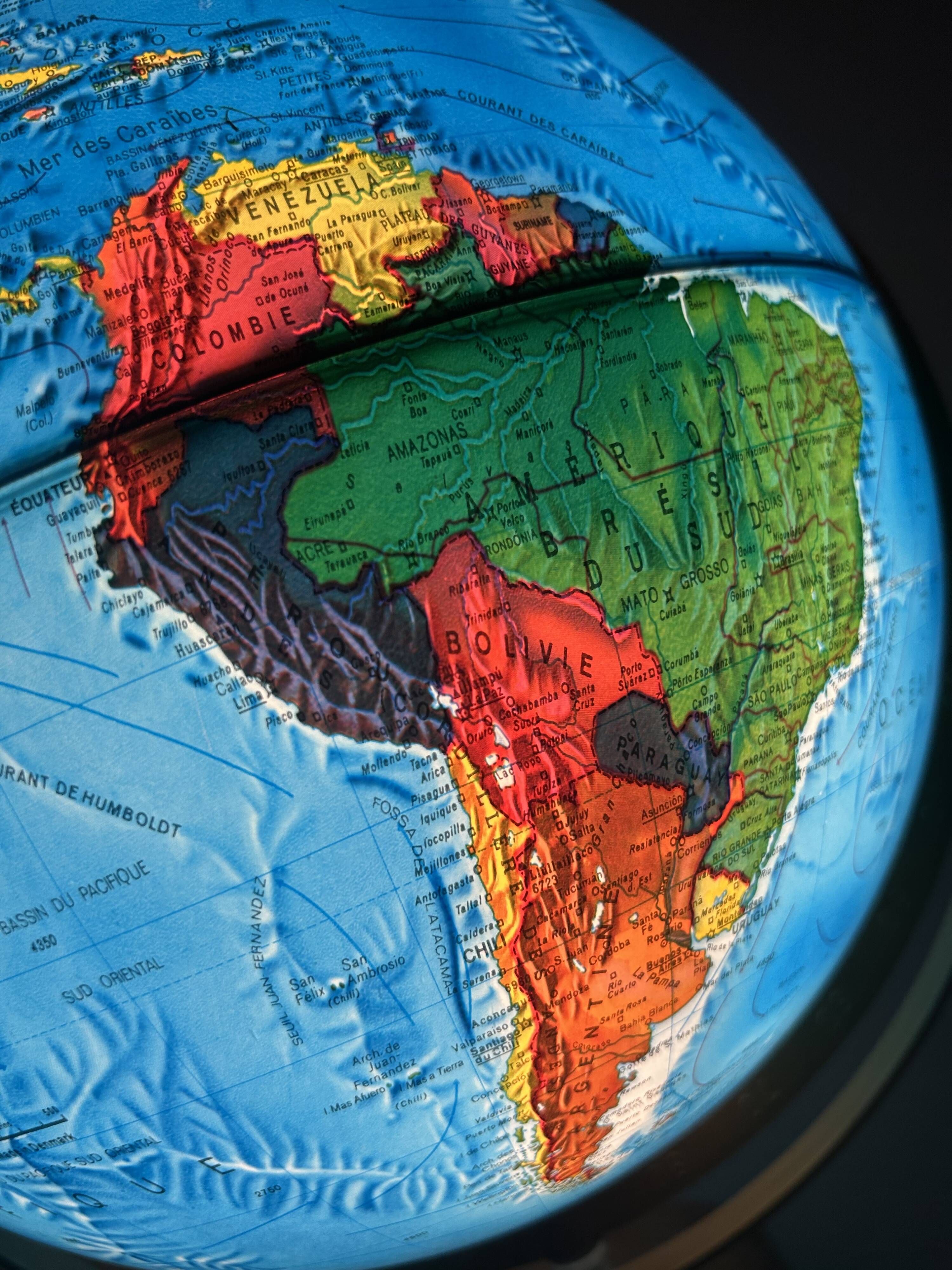 Illuminated Relief Globe – Scan-Globe Model 3Z Gyroscopic