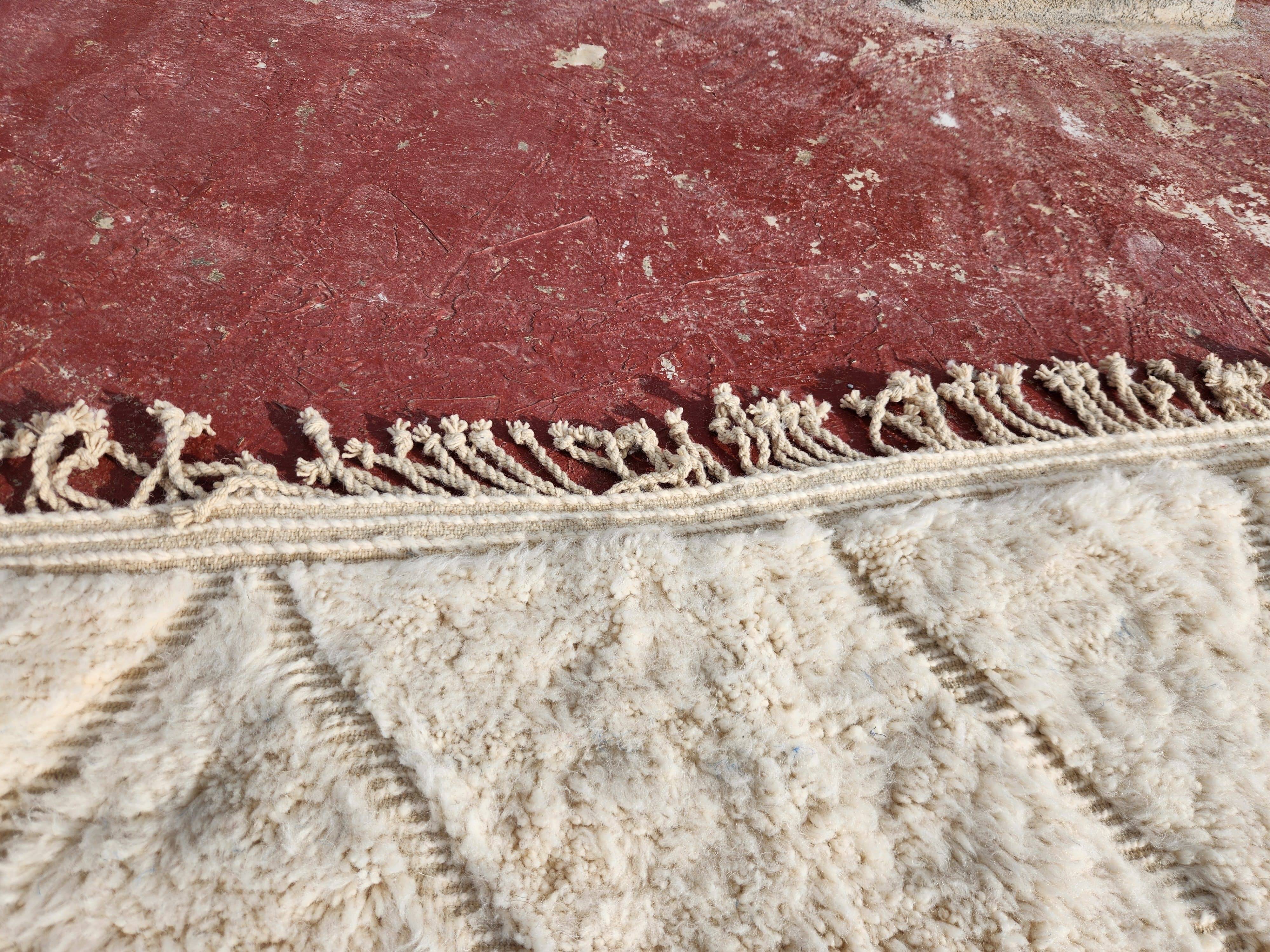 Beni Ouarain Berber rug in cream 300x200 cm – natural wool – handmade
