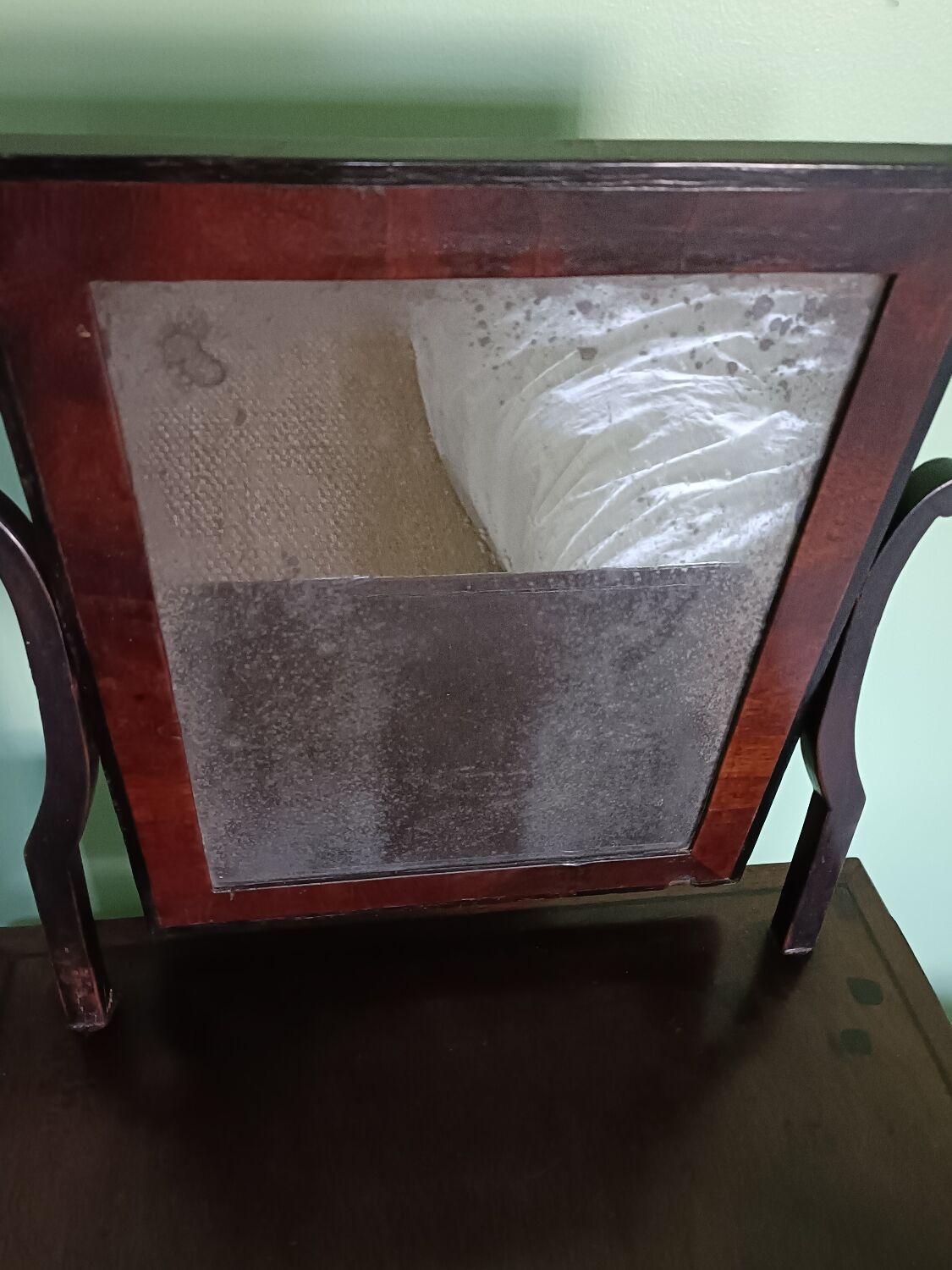 Dressing table mirror