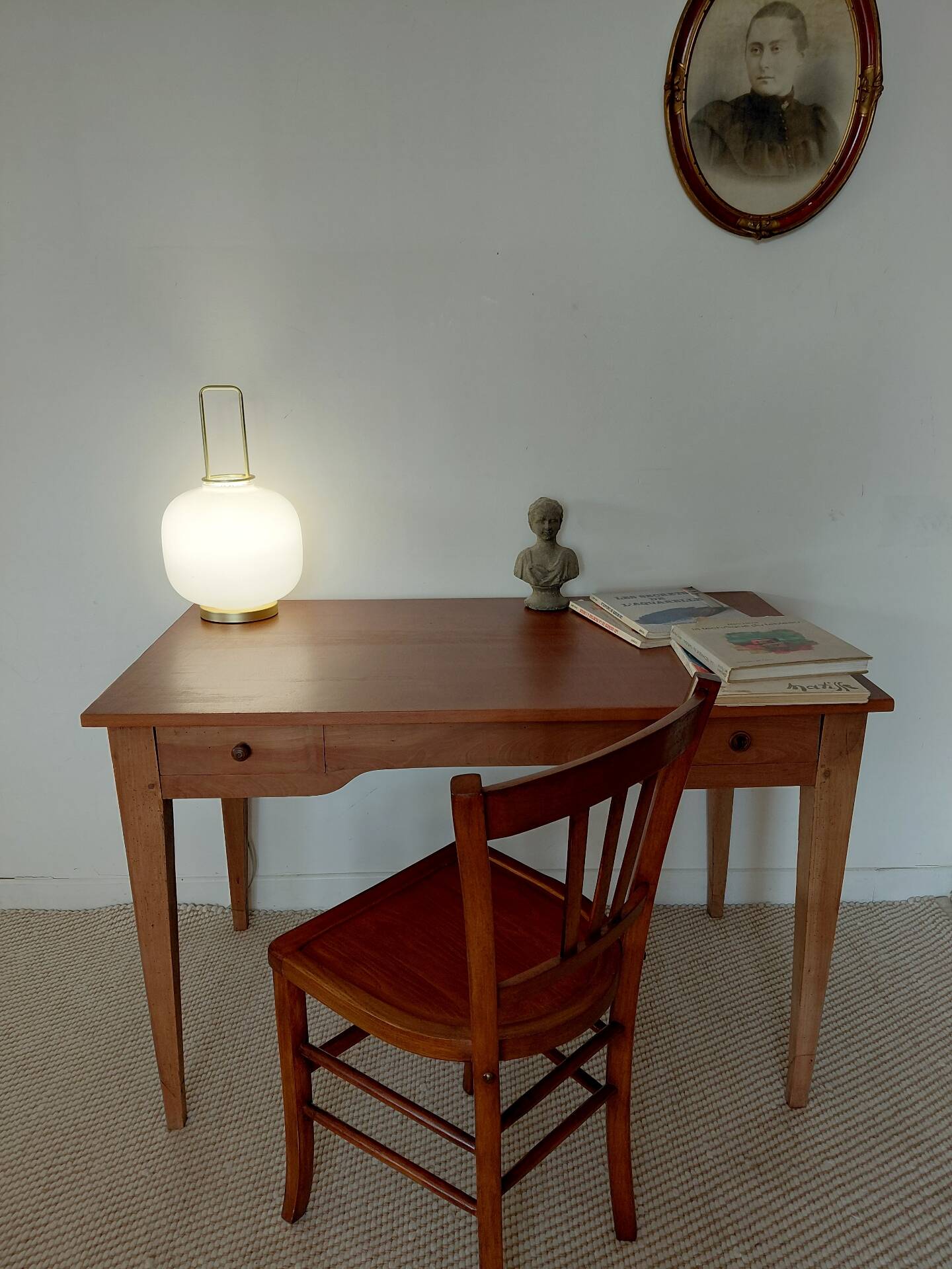 Bureau ancien à double tiroir, pieds gainés, XIXème