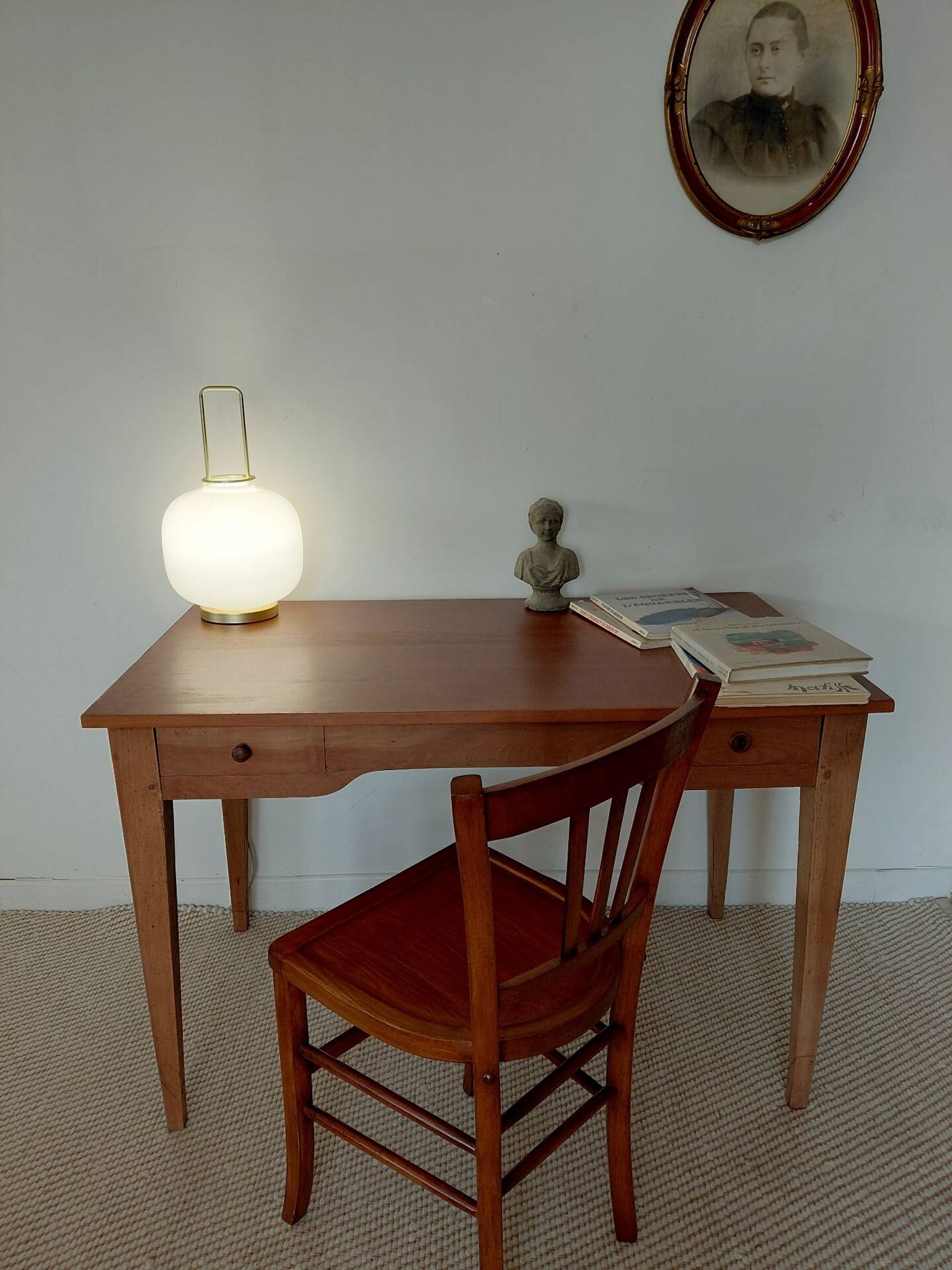 Bureau ancien à double tiroir, pieds gainés, XIXème