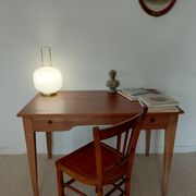 Bureau ancien à double tiroir, pieds gainés, XIXème