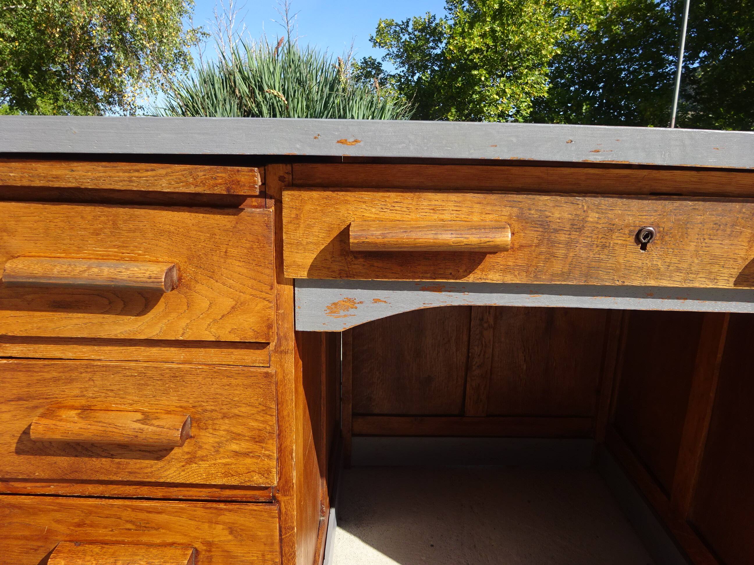 American desk, 9 drawers