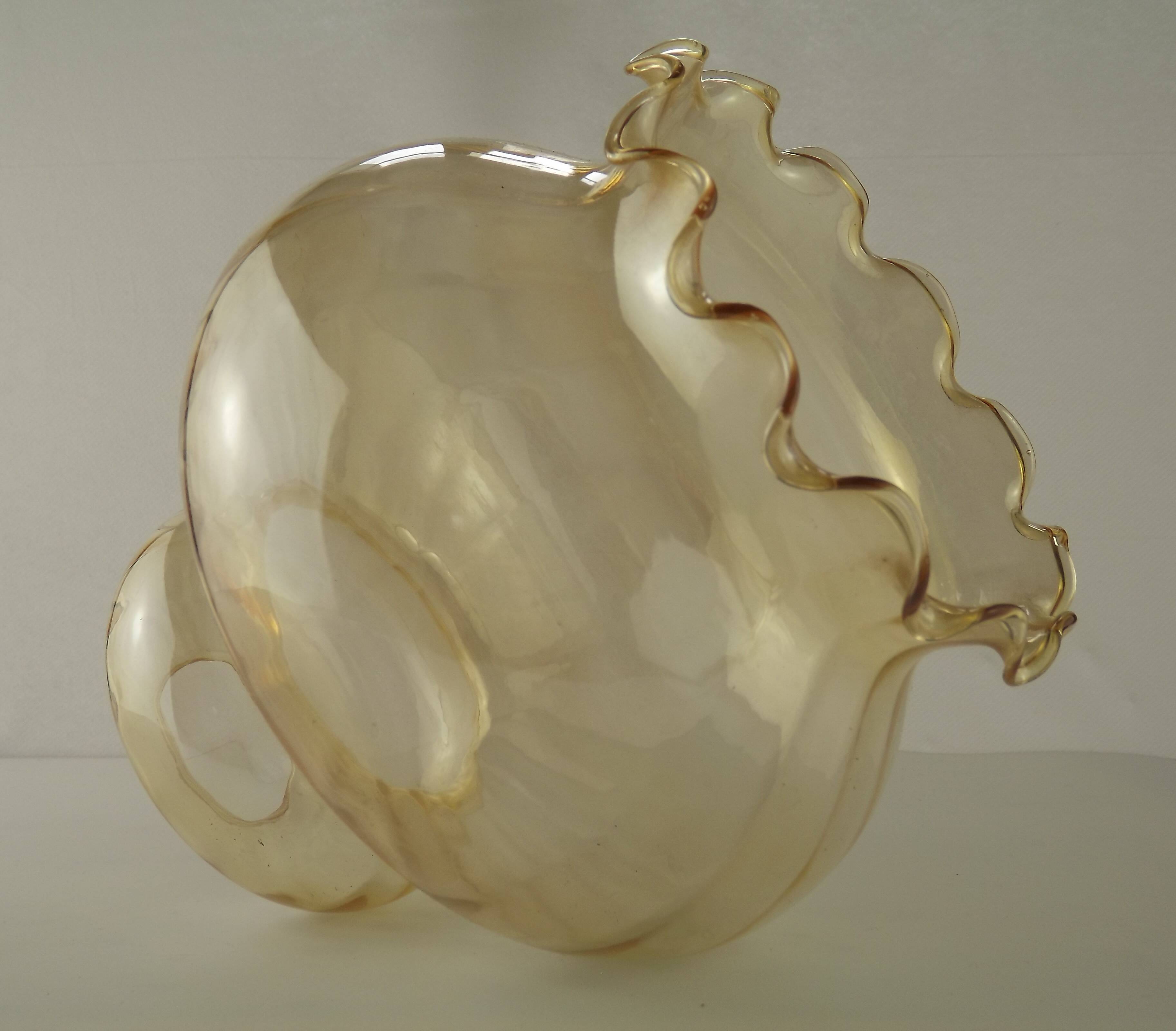 Grand abat-jour en verre ambré du milieu du siècle avec effet nervuré et bord festonné