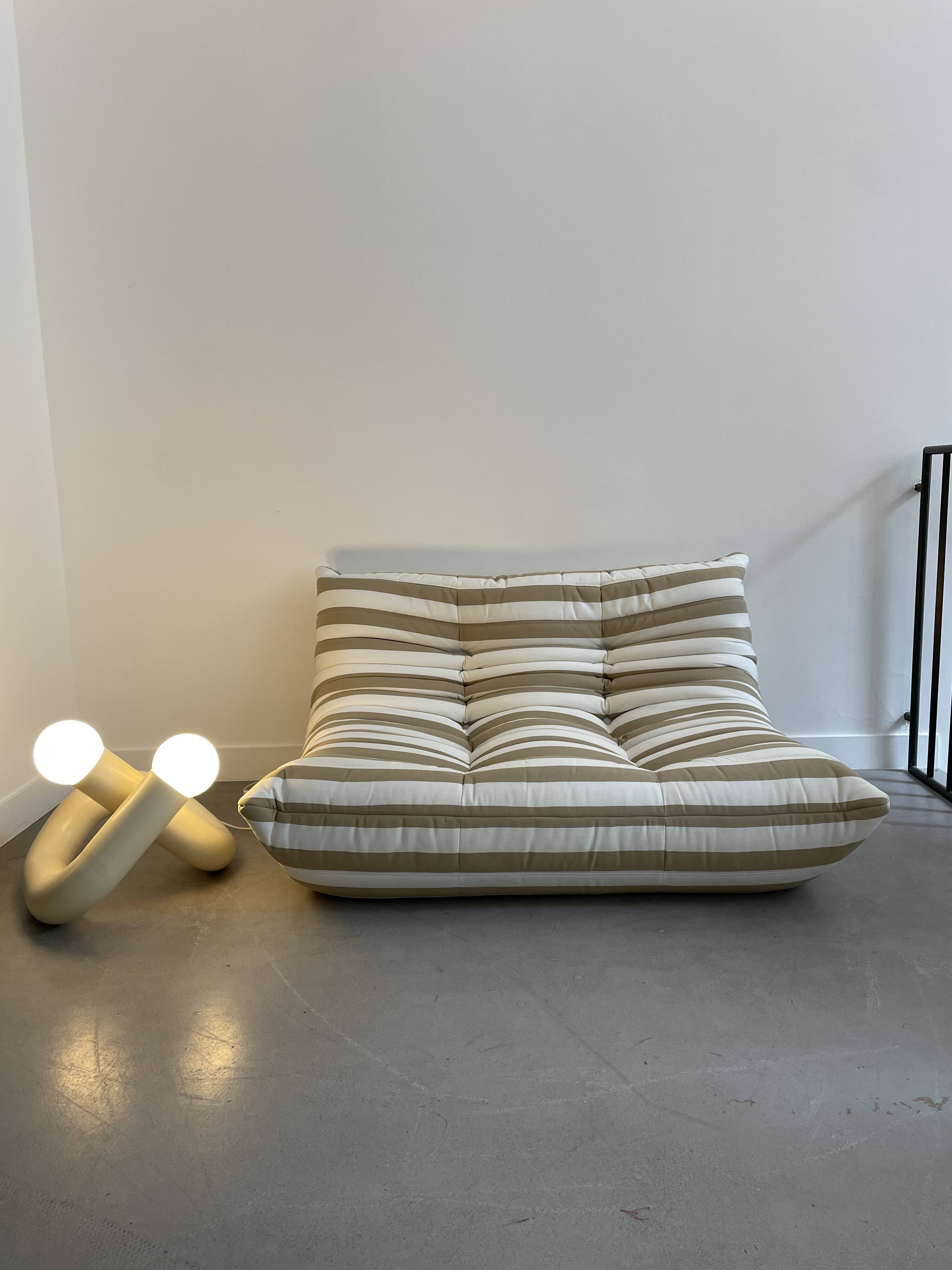 Beige striped white 2-seater Togo