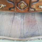 Commode galbée style Louis XVI