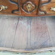 Commode galbée style Louis XVI