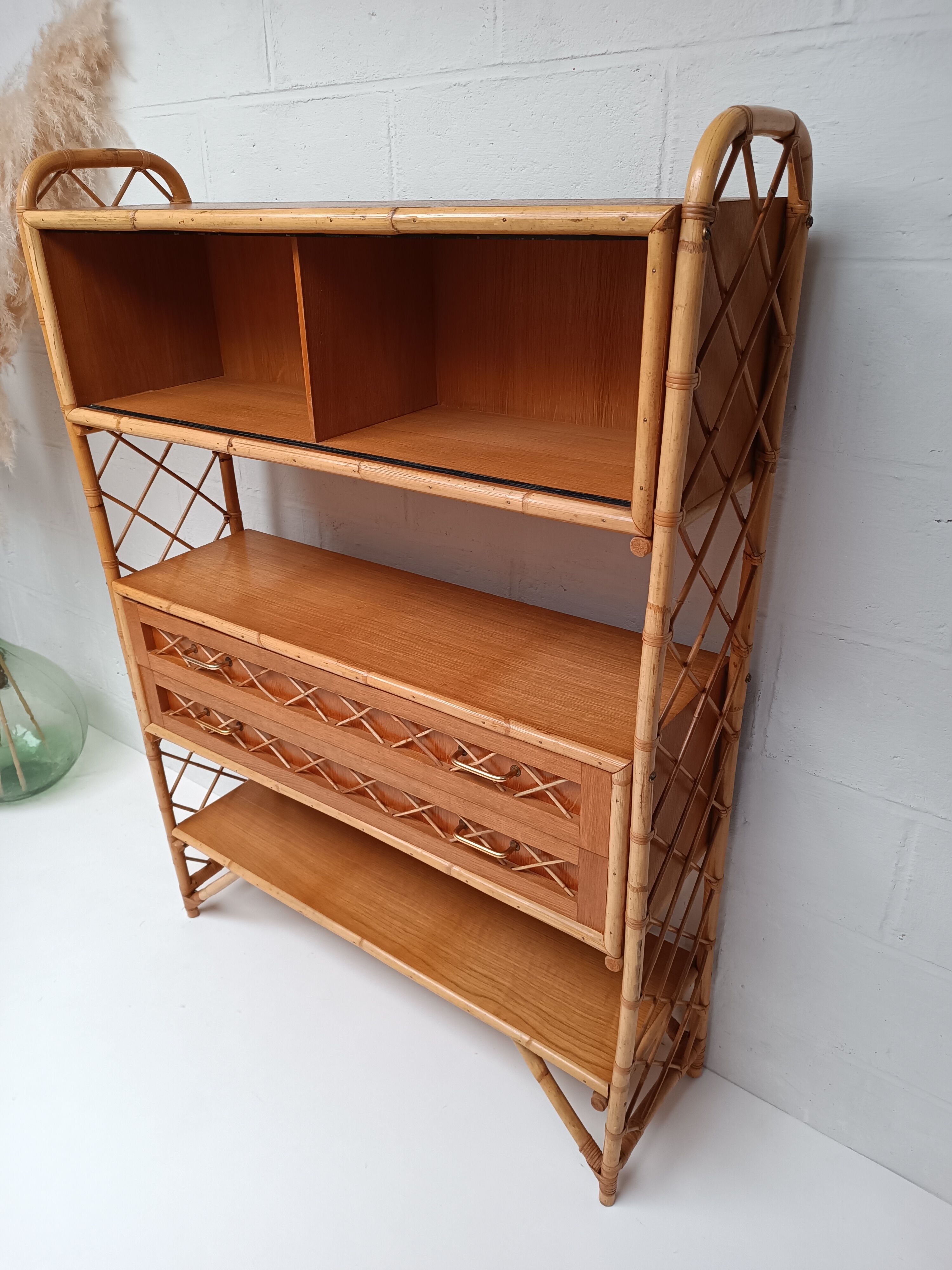 Bookcase shelf vintage in rattan
