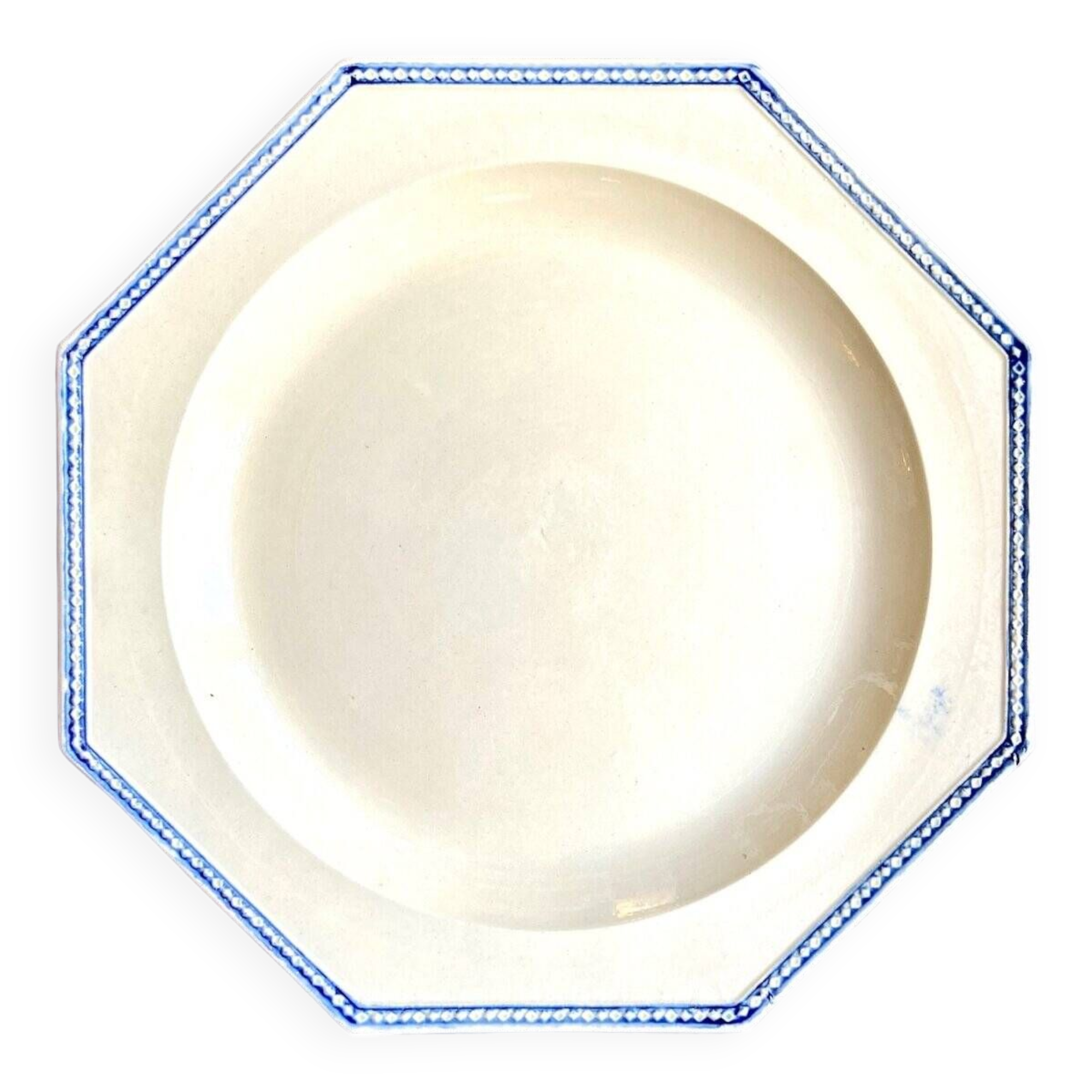Assiette plate octogonale en terre de fer de Chantilly