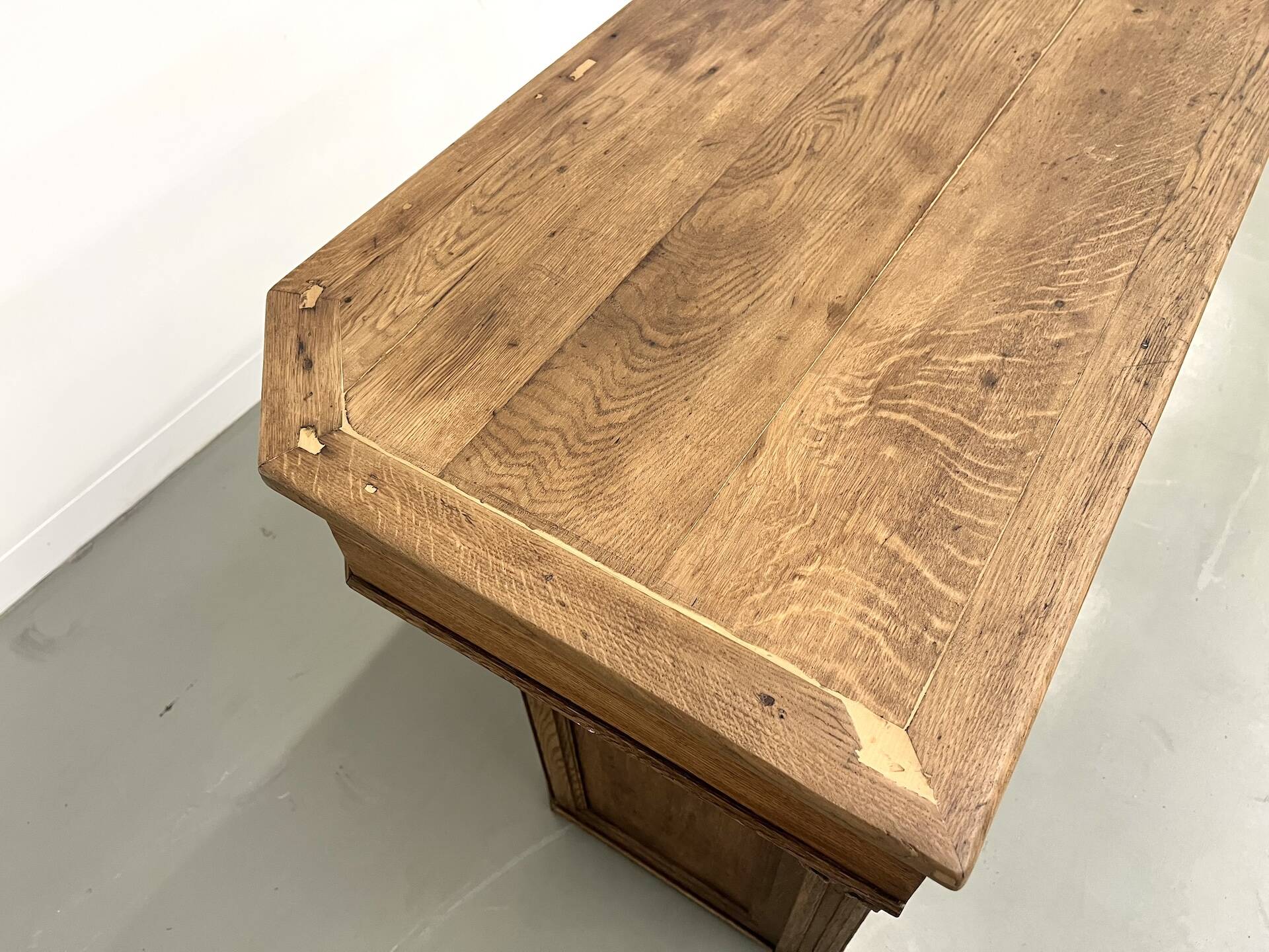 Antique trade counter