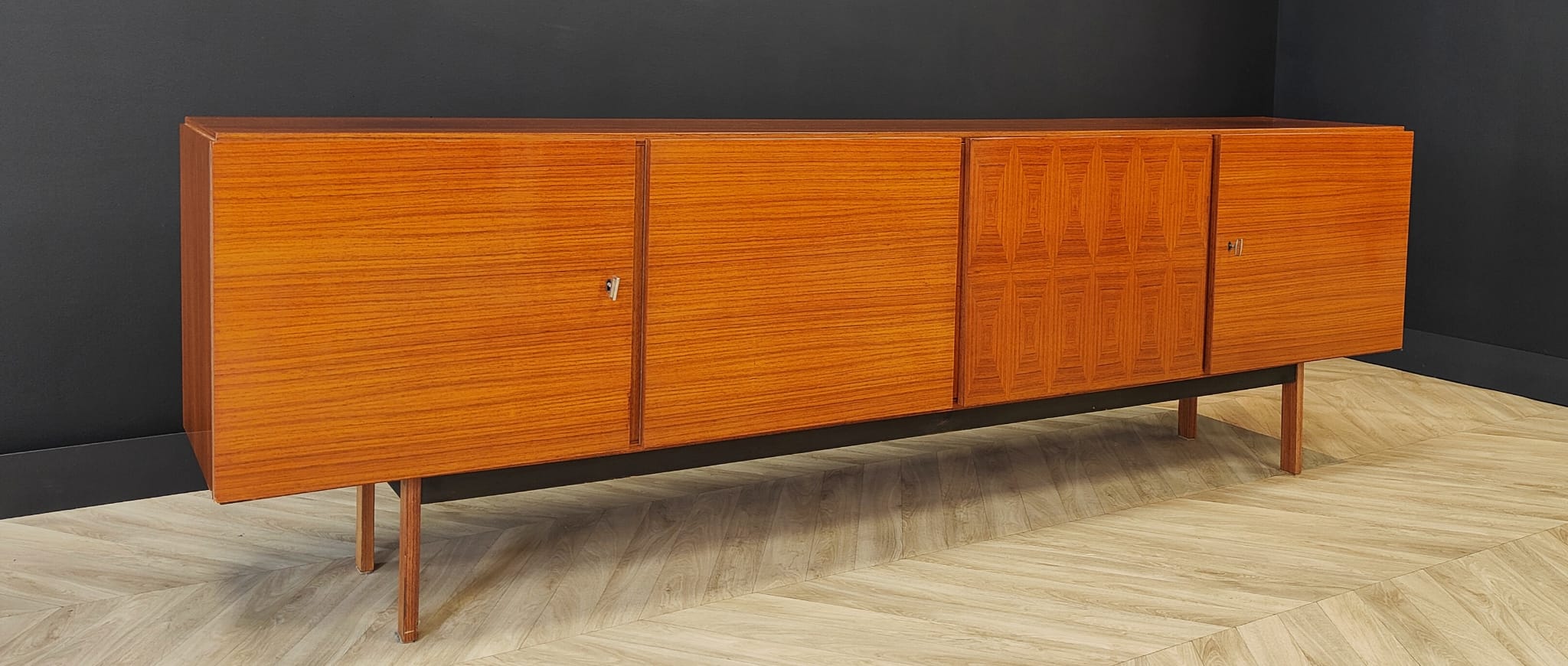 Enfilade Mid Century