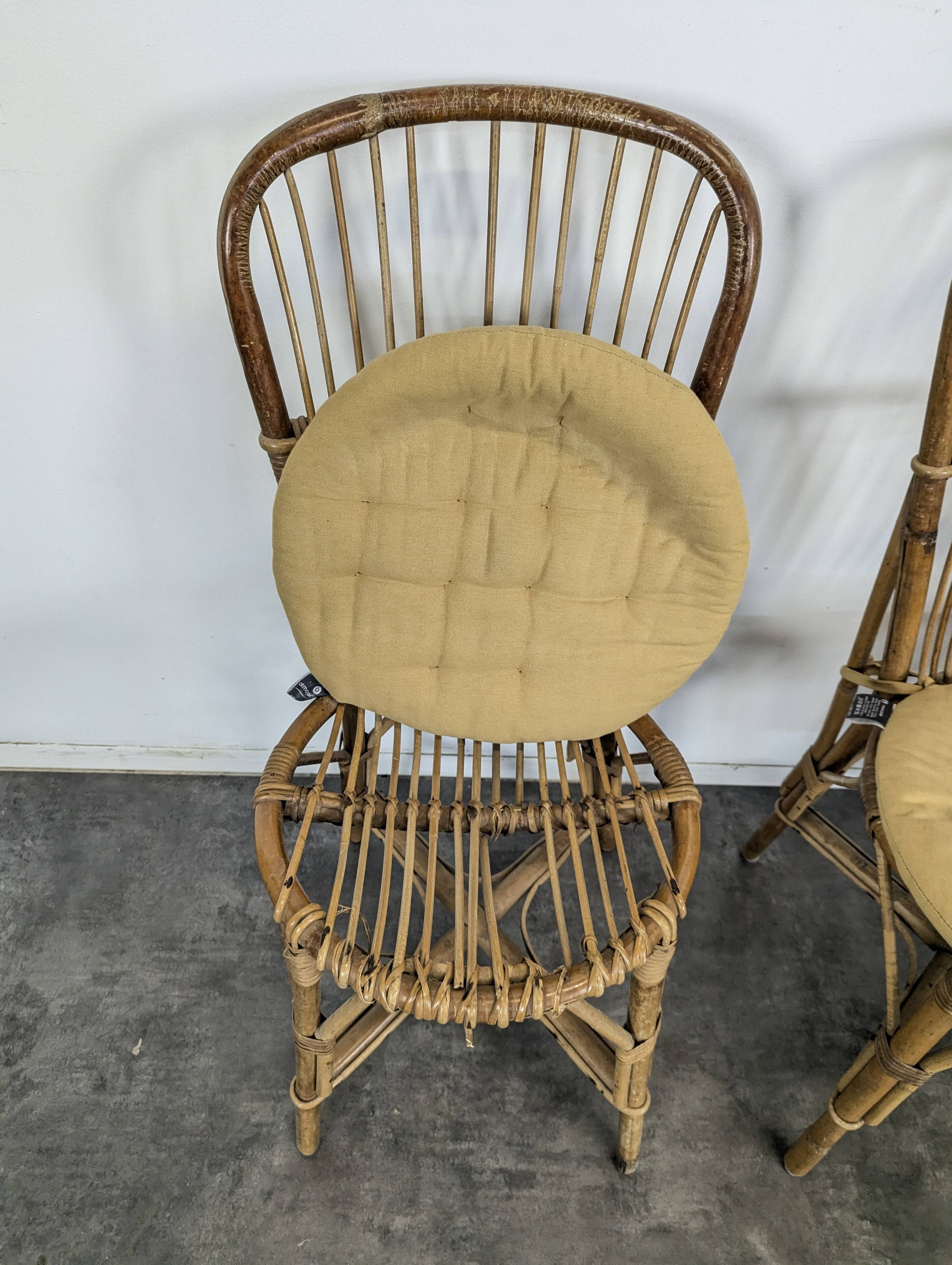Set of 3 chairs and a rattan armchair.