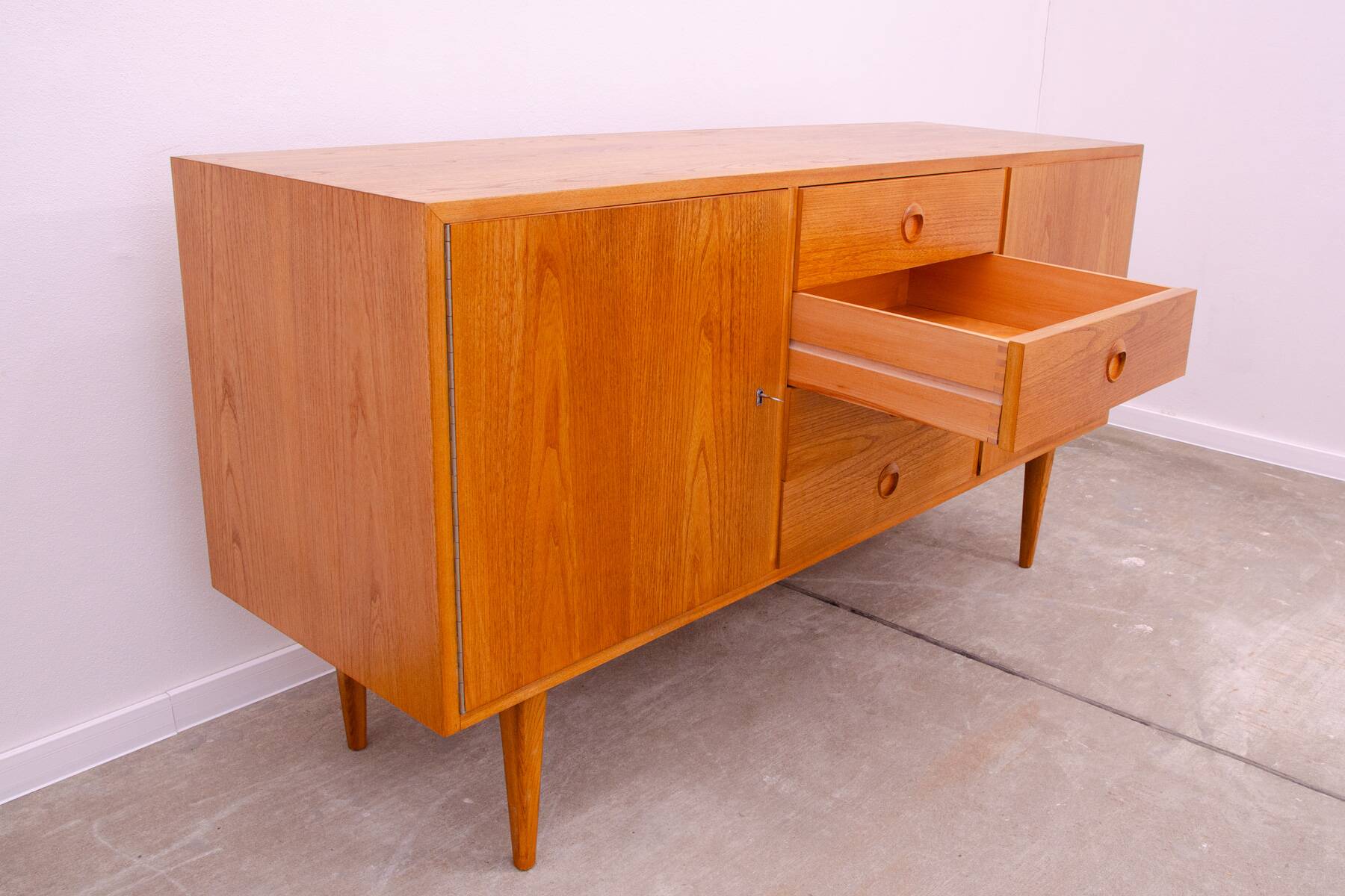 Buffet de style scandinave entièrement restauré par Sedláček & Vyčítal, Tchécoslovaquie, années 1960
