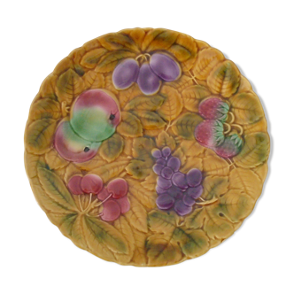 Plat barbotine faience Sarreguemines  décor fruits
