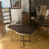 Hanging shelf for dishes