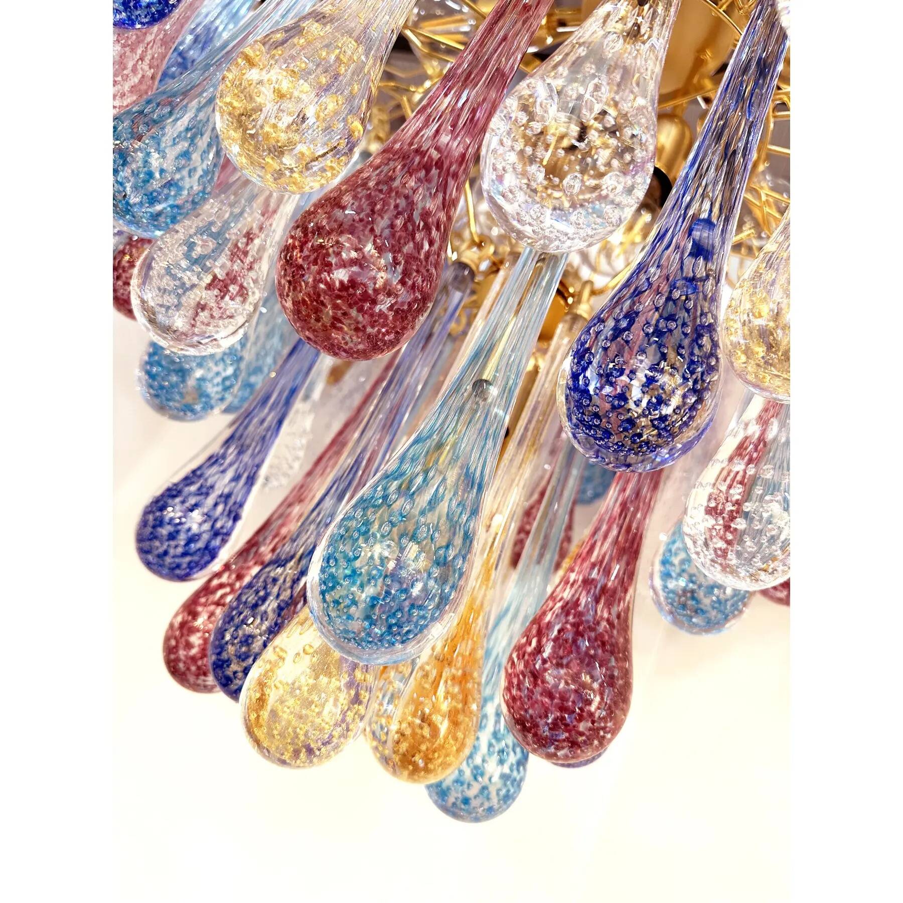 Grand Lustre en Verre de Murano Multicolore – Design Scénique