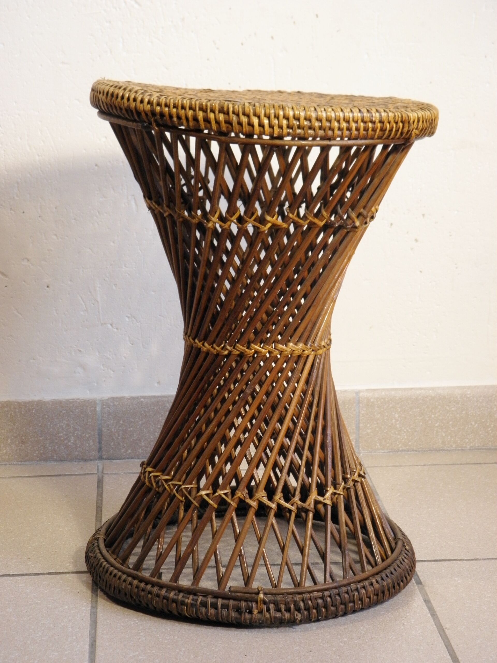 Diabolo tabouret in rattan