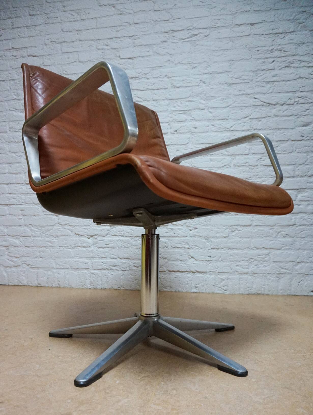Program 2000 armchair in leather by Delta Design for Wilkhahn, 1960s.