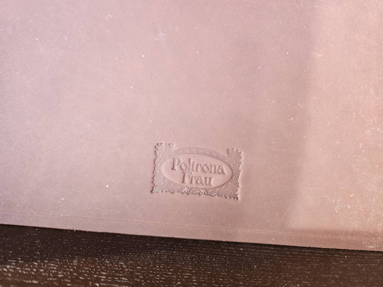 Poltrona Frau - Fred desk by Roberto Lazzeroni