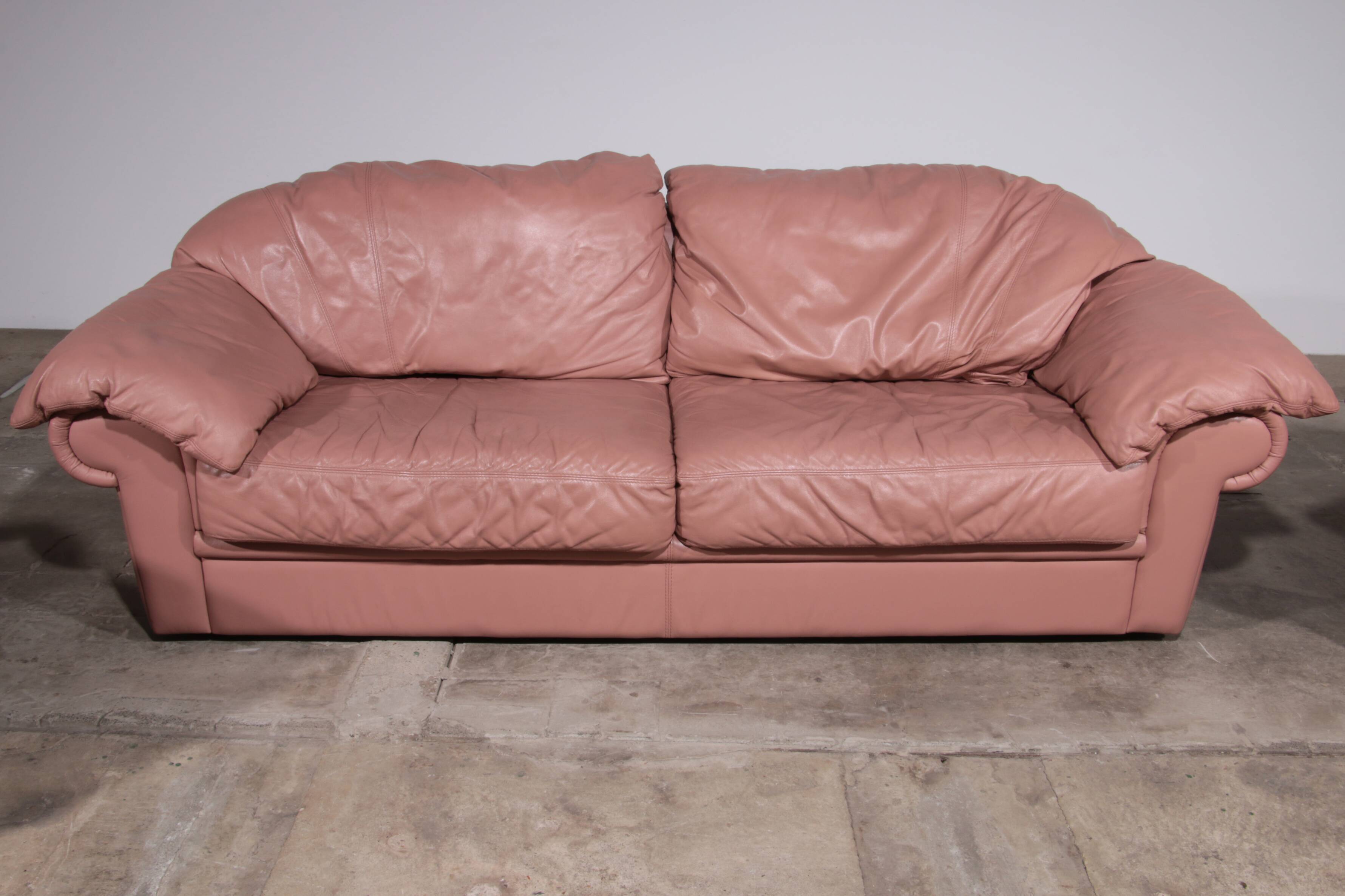 Ensemble de salon italien vintage – 4 pièces en cuir rose (années 1970)