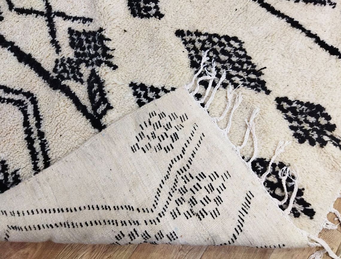 Handmade moroccan berber carpet 305 x 195 cm