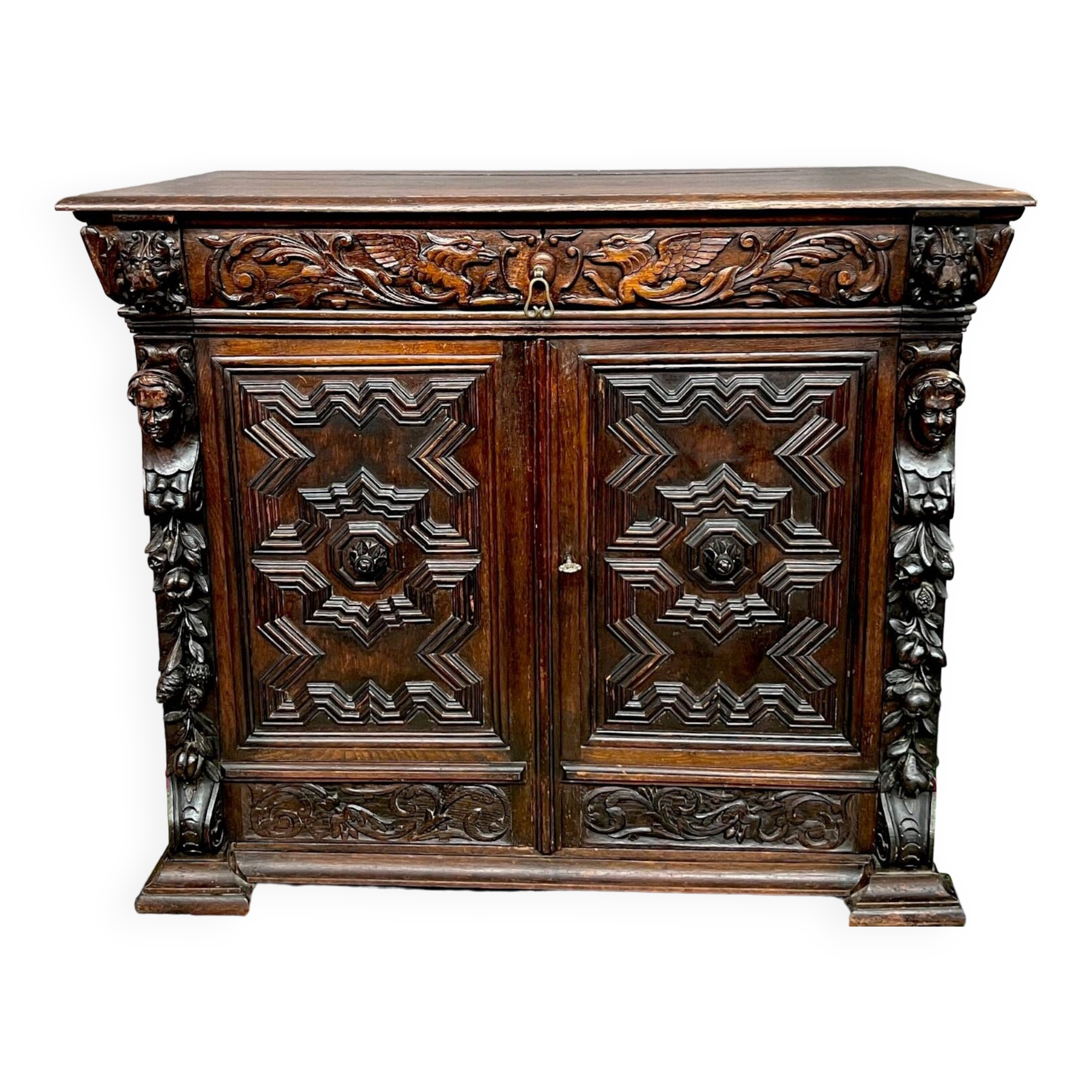 Commode de style Renaissance.
