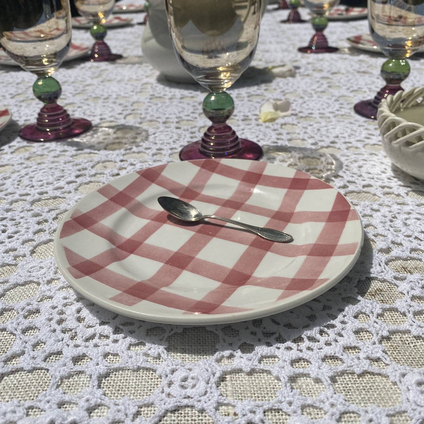 Moulin des Loups plates, "Torchon" checkered pink pattern, 1950s-60s.