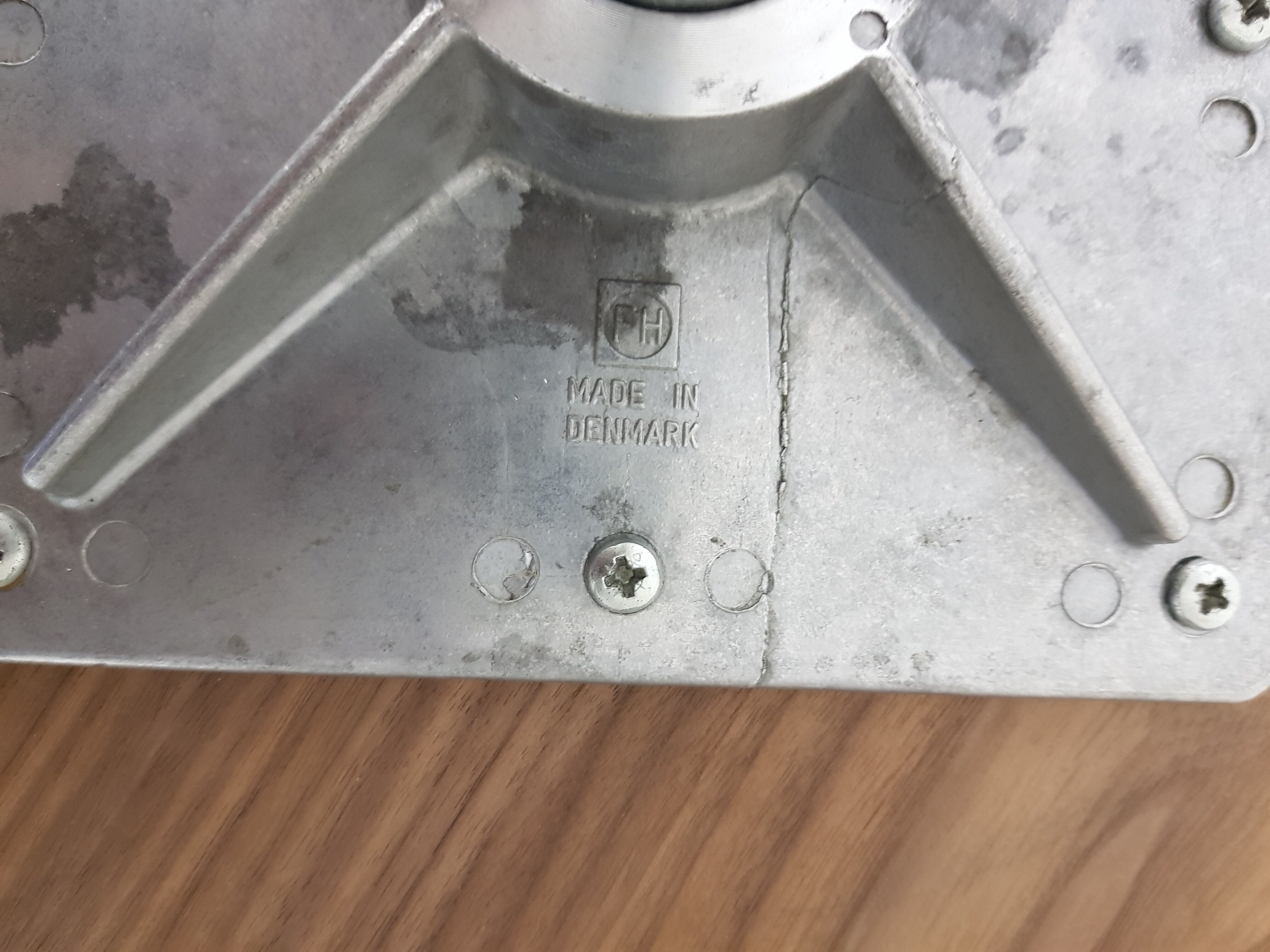 Table par Piet Hein, Arne Jacobsen et Bruno Mathsson édition Fritz Hansen