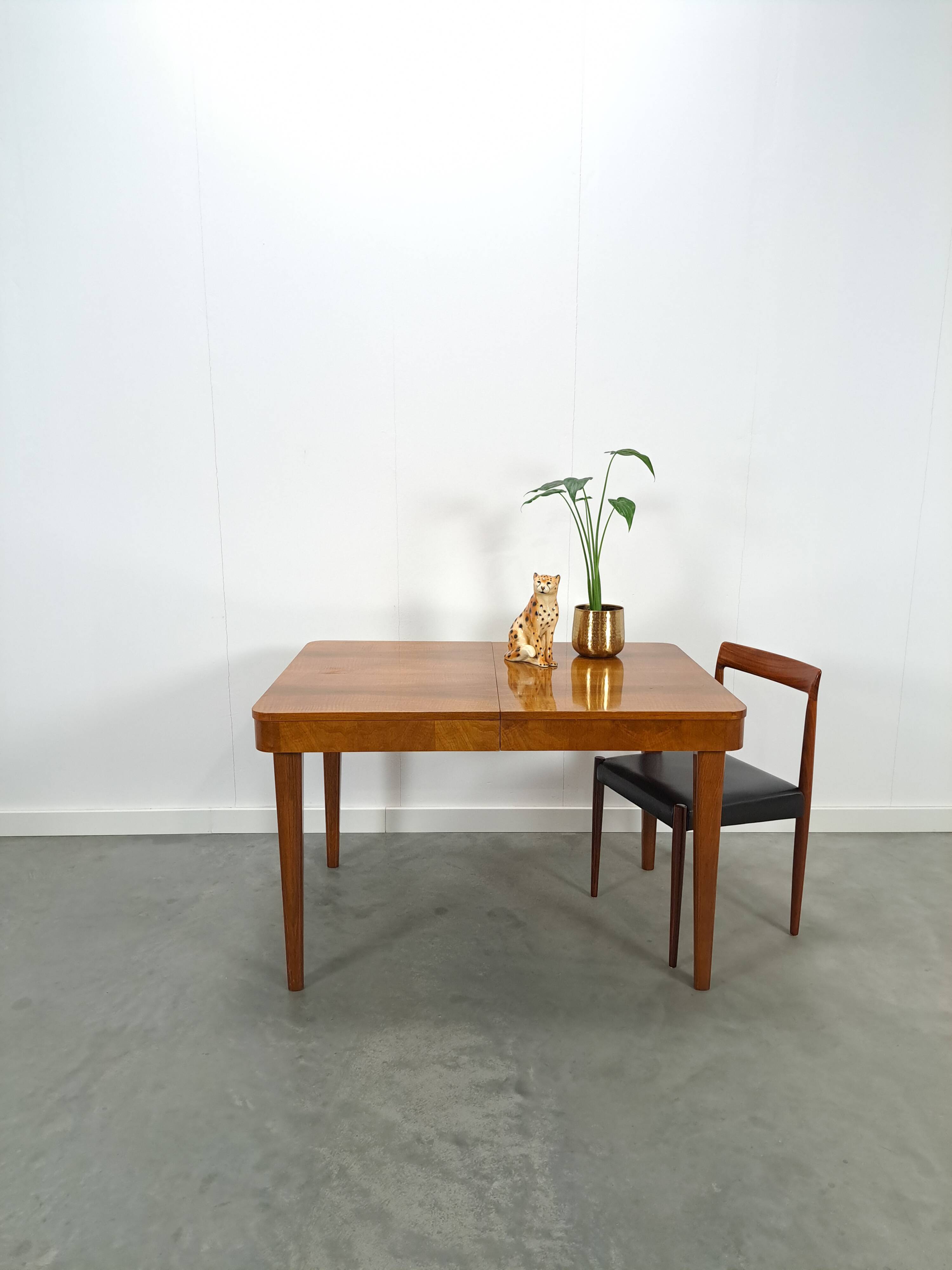 Table de salle à manger extensible design vintage Halabala