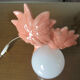 Paire de lampes palmiers en céramique rose saumoné et boule opaline blanche années 70 80
